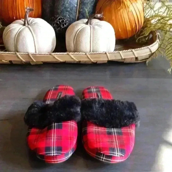 Victoria's Secret Shoes - Victoria Fur Slippers